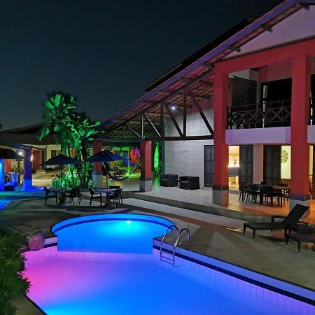 Pousada Flamboyant Village - Praia Das Fontes - 50Mt Da Gruta Mae D'Agua (Adults Only) ベベリベ エクステリア 写真