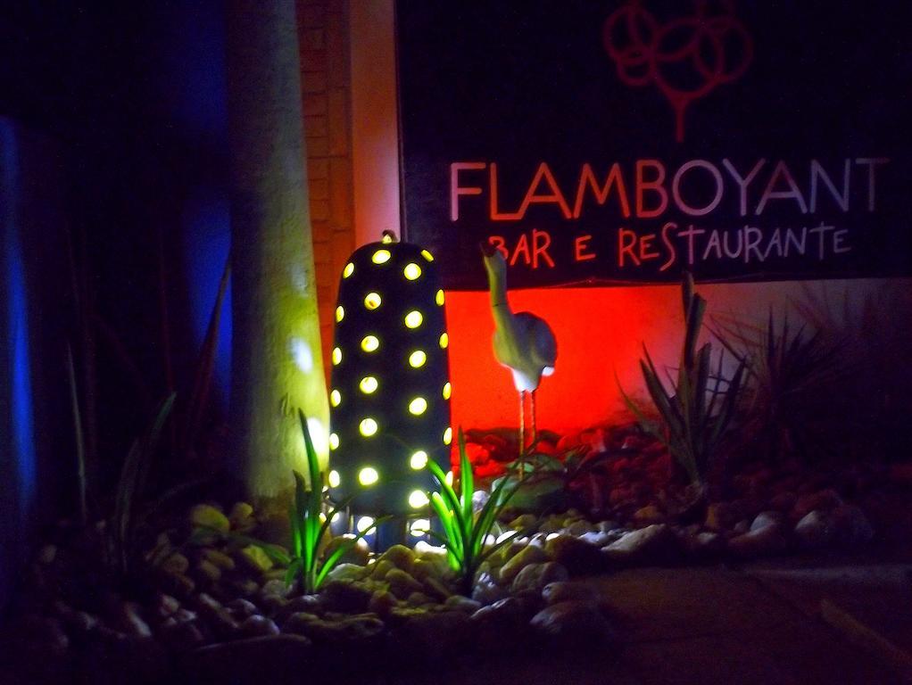 Pousada Flamboyant Village - Praia Das Fontes - 50Mt Da Gruta Mae D'Agua (Adults Only) ベベリベ エクステリア 写真